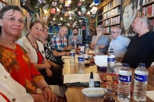 2022 Kurban Bayramı Toplantımız---Kurban Bayramı nedeniyle İnegöl Kent Gönüllüleri Derneği olarak bugün yönetim kurulu ve üyelerimizle önce bayramlaşma sonrasında da mini bir sohbetli toplantımızı yaptık. Yargı Akademi de gerçekleştirdiğimiz bayramlaşma programında dernek başkanımız Ramiz Yiğit,